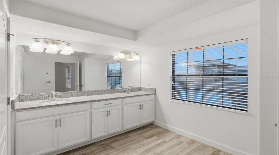 DAVENPORT, Florida 33896, 4 Bedrooms Bedrooms, ,4 BathroomsBathrooms,Residential,For Sale,SHINNECOCK HILLS,0,MFRV4948166