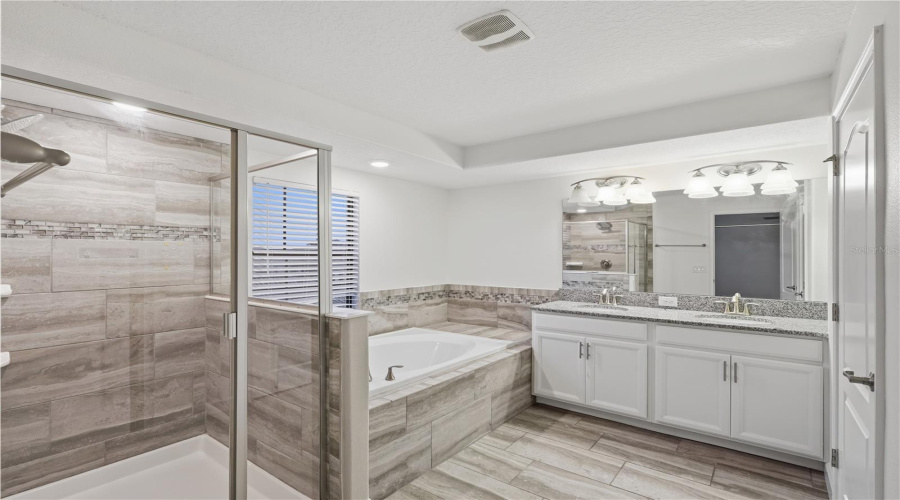 DAVENPORT, Florida 33896, 4 Bedrooms Bedrooms, ,4 BathroomsBathrooms,Residential,For Sale,SHINNECOCK HILLS,0,MFRV4948166