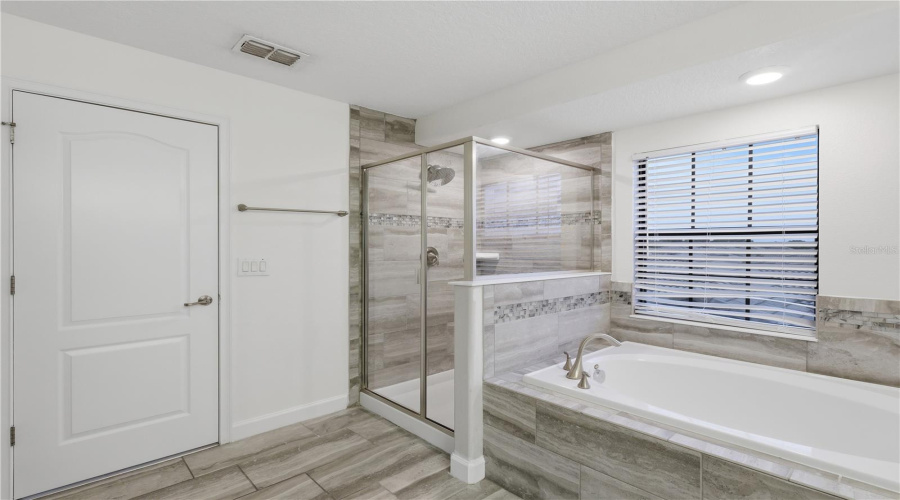 DAVENPORT, Florida 33896, 4 Bedrooms Bedrooms, ,4 BathroomsBathrooms,Residential,For Sale,SHINNECOCK HILLS,0,MFRV4948166