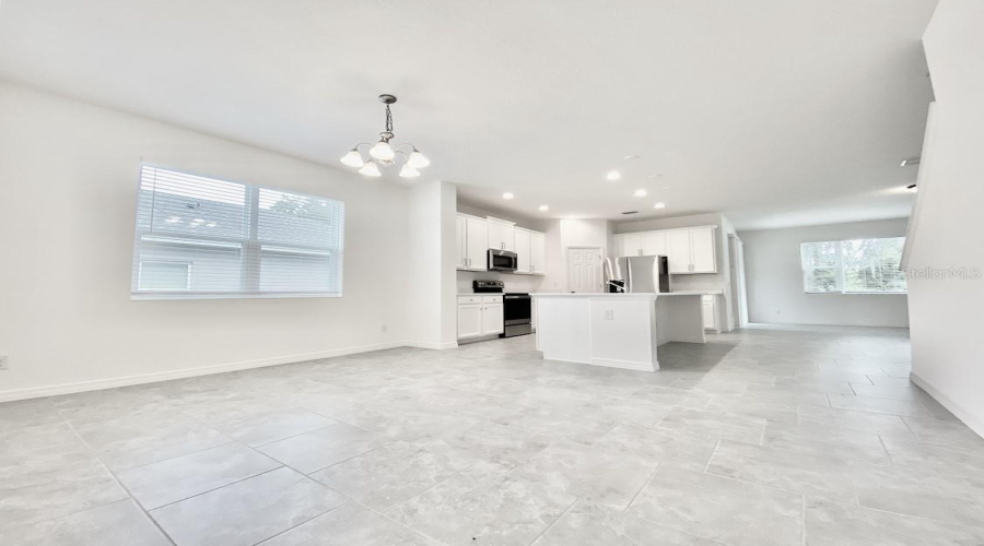 DAVENPORT, Florida 33837, 5 Bedrooms Bedrooms, ,3 BathroomsBathrooms,Residential,For Sale,AVENAL,0,MFRO6413408