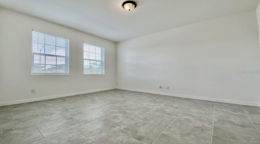 DAVENPORT, Florida 33837, 5 Bedrooms Bedrooms, ,3 BathroomsBathrooms,Residential,For Sale,AVENAL,0,MFRO6413408