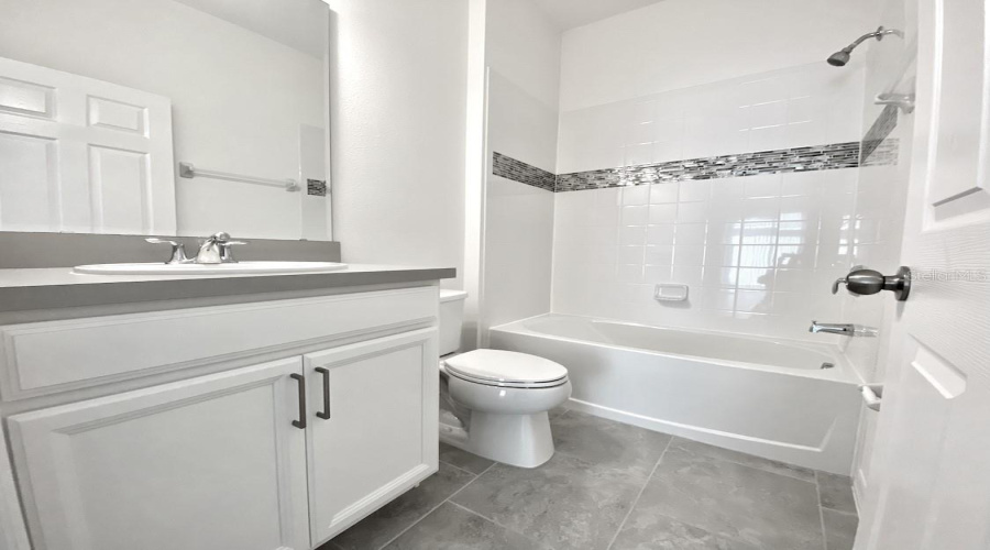 DAVENPORT, Florida 33837, 5 Bedrooms Bedrooms, ,3 BathroomsBathrooms,Residential,For Sale,AVENAL,0,MFRO6413408