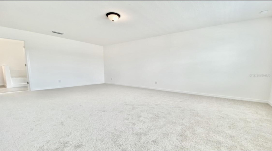 DAVENPORT, Florida 33837, 5 Bedrooms Bedrooms, ,3 BathroomsBathrooms,Residential,For Sale,AVENAL,0,MFRO6413408