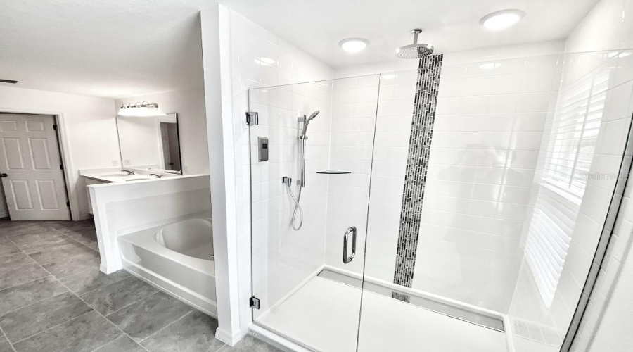 DAVENPORT, Florida 33837, 5 Bedrooms Bedrooms, ,3 BathroomsBathrooms,Residential,For Sale,AVENAL,0,MFRO6413408