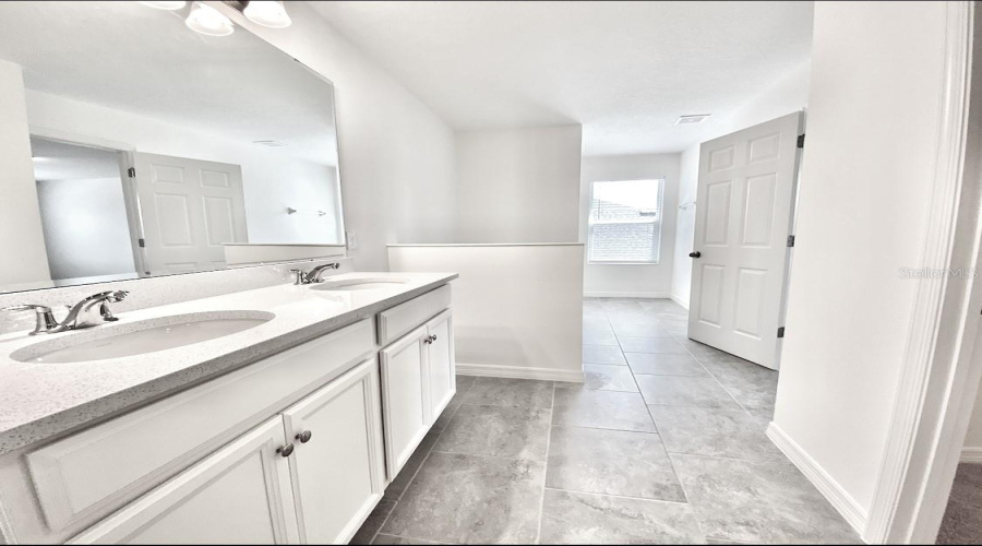 DAVENPORT, Florida 33837, 5 Bedrooms Bedrooms, ,3 BathroomsBathrooms,Residential,For Sale,AVENAL,0,MFRO6413408