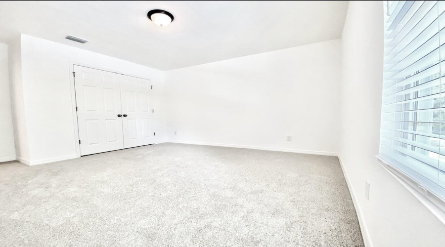 DAVENPORT, Florida 33837, 5 Bedrooms Bedrooms, ,3 BathroomsBathrooms,Residential,For Sale,AVENAL,0,MFRO6413408