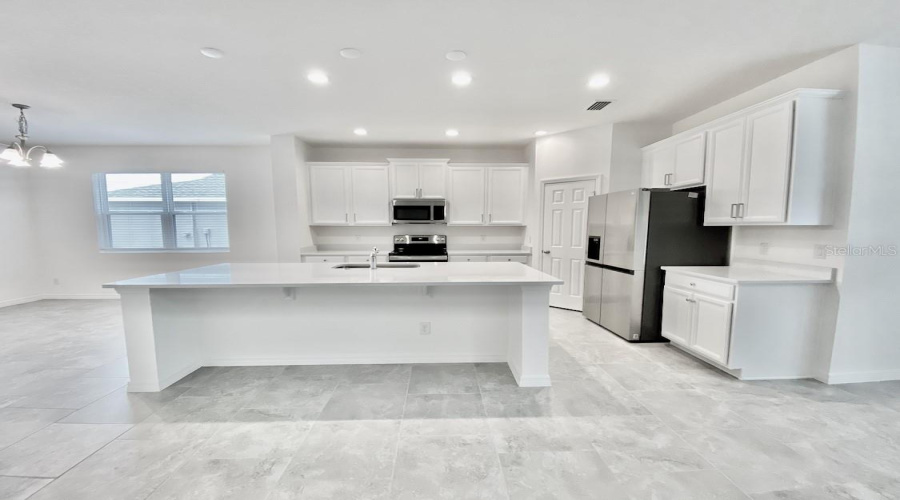 DAVENPORT, Florida 33837, 5 Bedrooms Bedrooms, ,3 BathroomsBathrooms,Residential,For Sale,AVENAL,0,MFRO6413408