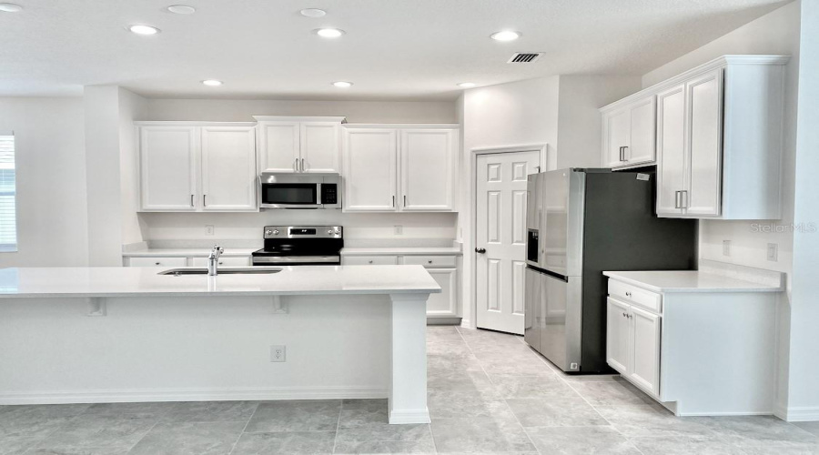 DAVENPORT, Florida 33837, 5 Bedrooms Bedrooms, ,3 BathroomsBathrooms,Residential,For Sale,AVENAL,0,MFRO6413408