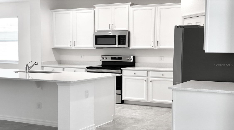 DAVENPORT, Florida 33837, 5 Bedrooms Bedrooms, ,3 BathroomsBathrooms,Residential,For Sale,AVENAL,0,MFRO6413408