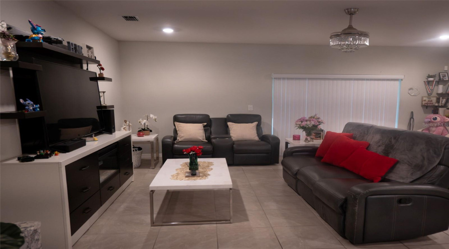 KISSIMMEE, Florida 34746, 3 Bedrooms Bedrooms, ,2 BathroomsBathrooms,Residential,For Sale,CORAL CASTLE,0,MFRS5151187