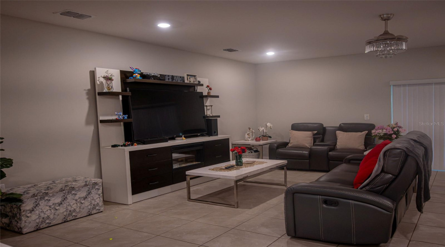 KISSIMMEE, Florida 34746, 3 Bedrooms Bedrooms, ,2 BathroomsBathrooms,Residential,For Sale,CORAL CASTLE,0,MFRS5151187