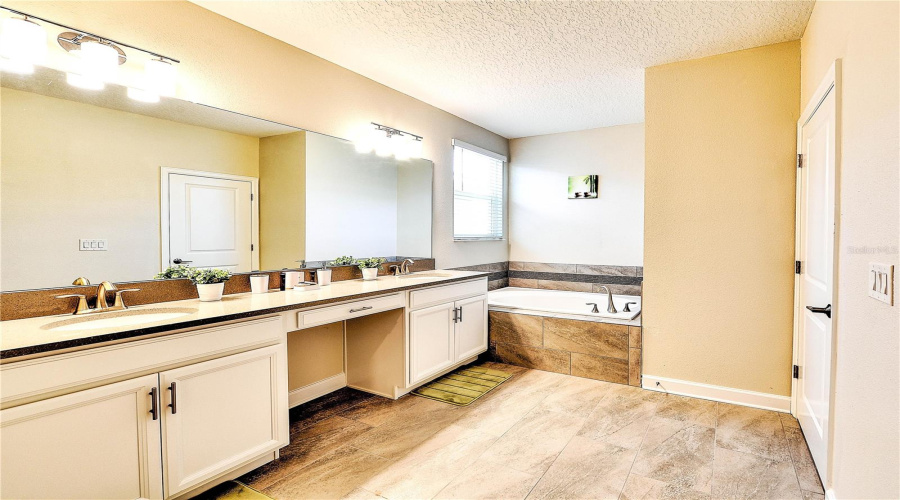 DAVENPORT, Florida 33896, 5 Bedrooms Bedrooms, ,5 BathroomsBathrooms,Residential,For Sale,CABOT CLIFFS,0,MFRS5128162