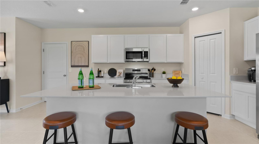 DAVENPORT, Florida 33837, 4 Bedrooms Bedrooms, ,2 BathroomsBathrooms,Residential,For Sale,OAKS RIVER,0,MFRO6413759
