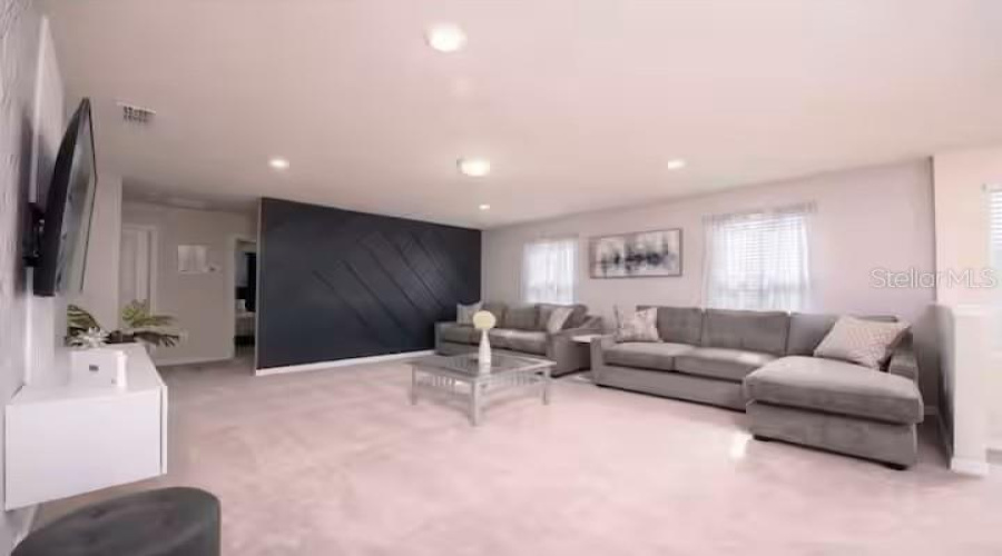 DAVENPORT, Florida 33897, 7 Bedrooms Bedrooms, ,6 BathroomsBathrooms,Residential,For Sale,SUMMER,0,MFRO6412823