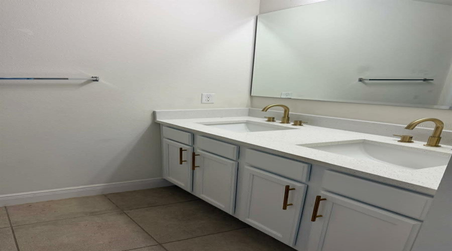 DAVENPORT, Florida 33837, 5 Bedrooms Bedrooms, ,3 BathroomsBathrooms,Residential,For Sale,NOVA,0,MFRS5135451
