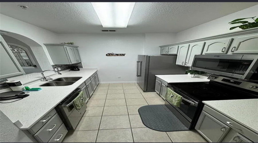 KISSIMMEE, Florida 34747, 3 Bedrooms Bedrooms, ,2 BathroomsBathrooms,Residential,For Sale,ALMATON,0,MFRO6413616
