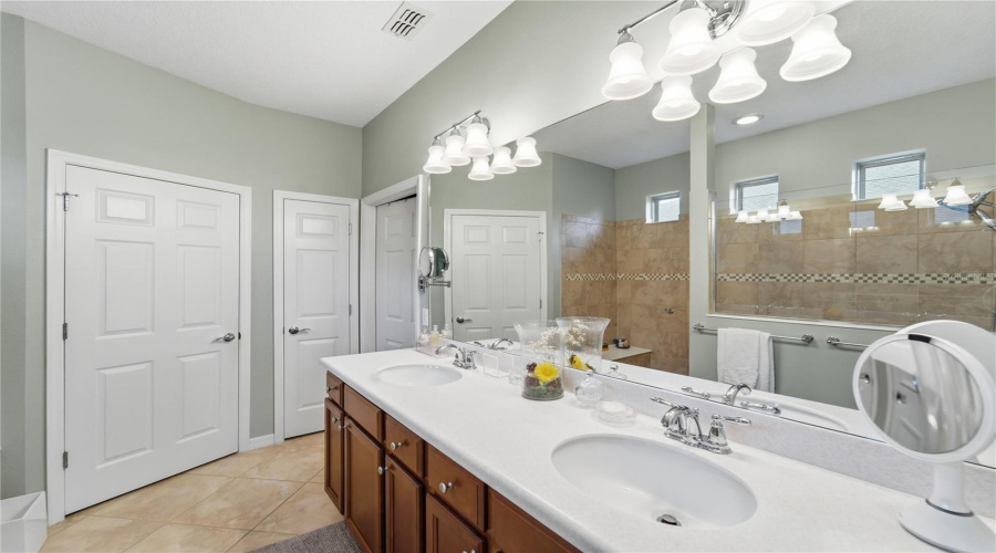 DAVENPORT, Florida 33837, 3 Bedrooms Bedrooms, ,2 BathroomsBathrooms,Residential,For Sale,GRANADA,0,MFRO6413709