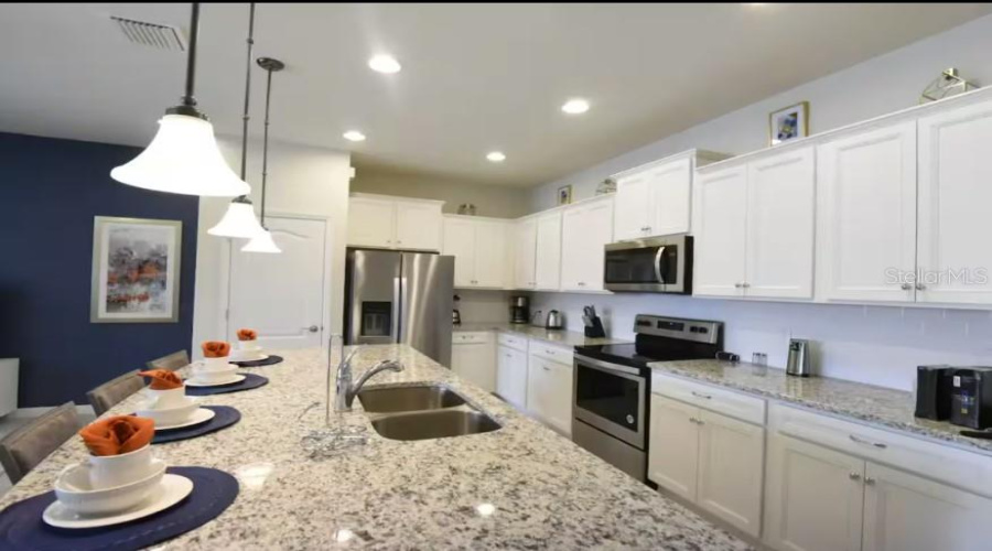 KISSIMMEE, Florida 34747, 5 Bedrooms Bedrooms, ,4 BathroomsBathrooms,Residential,For Sale,SYDNEY,0,MFRO6412966