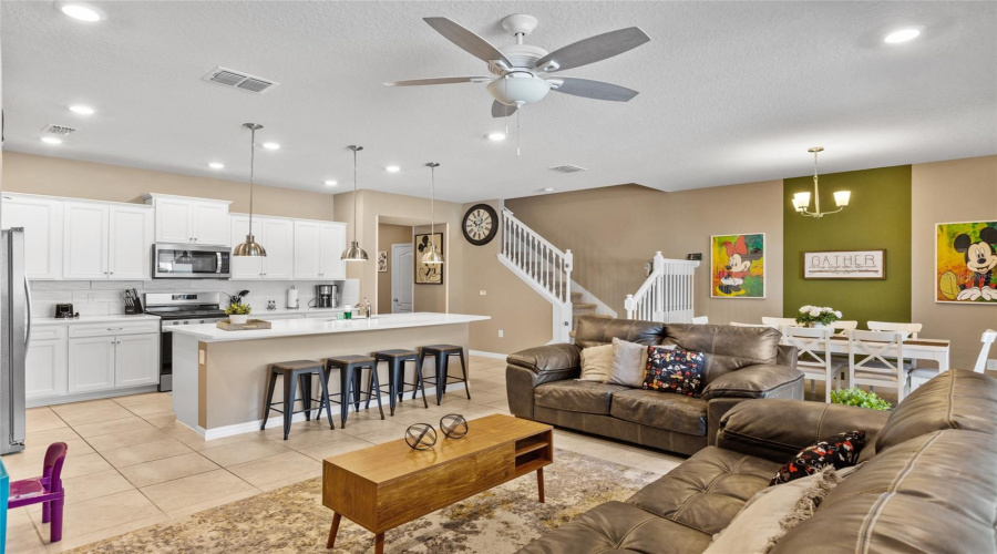 DAVENPORT, Florida 33837, 5 Bedrooms Bedrooms, ,4 BathroomsBathrooms,Residential,For Sale,OAKMOSS LOOP,0,MFRO6357256