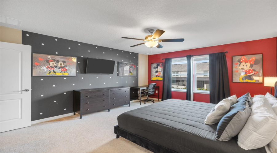 DAVENPORT, Florida 33837, 5 Bedrooms Bedrooms, ,4 BathroomsBathrooms,Residential,For Sale,OAKMOSS LOOP,0,MFRO6357256