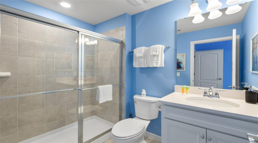 DAVENPORT, Florida 33837, 5 Bedrooms Bedrooms, ,4 BathroomsBathrooms,Residential,For Sale,OAKMOSS LOOP,0,MFRO6357256