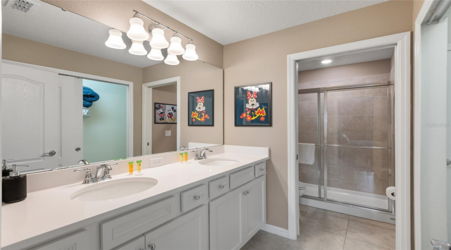 DAVENPORT, Florida 33837, 5 Bedrooms Bedrooms, ,4 BathroomsBathrooms,Residential,For Sale,OAKMOSS LOOP,0,MFRO6357256