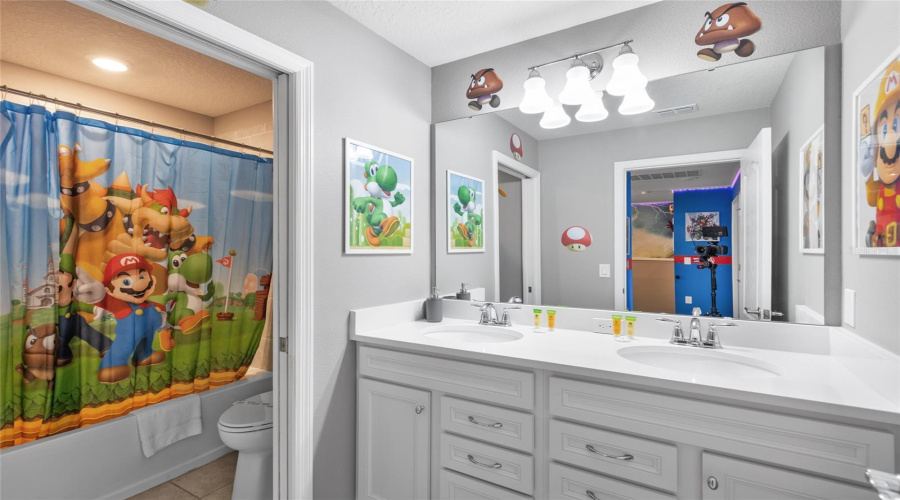 DAVENPORT, Florida 33837, 5 Bedrooms Bedrooms, ,4 BathroomsBathrooms,Residential,For Sale,OAKMOSS LOOP,0,MFRO6357256