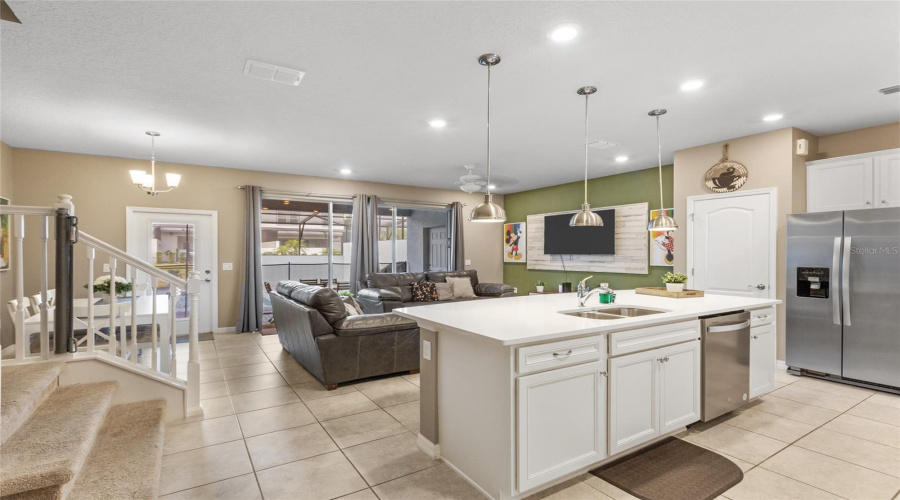 DAVENPORT, Florida 33837, 5 Bedrooms Bedrooms, ,4 BathroomsBathrooms,Residential,For Sale,OAKMOSS LOOP,0,MFRO6357256