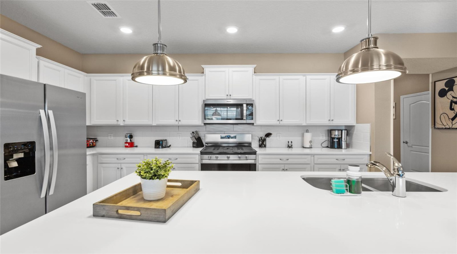 DAVENPORT, Florida 33837, 5 Bedrooms Bedrooms, ,4 BathroomsBathrooms,Residential,For Sale,OAKMOSS LOOP,0,MFRO6357256