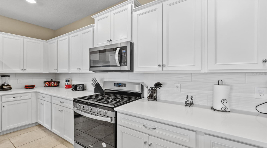 DAVENPORT, Florida 33837, 5 Bedrooms Bedrooms, ,4 BathroomsBathrooms,Residential,For Sale,OAKMOSS LOOP,0,MFRO6357256