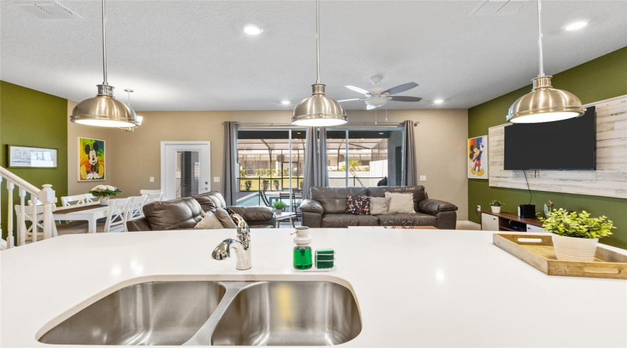DAVENPORT, Florida 33837, 5 Bedrooms Bedrooms, ,4 BathroomsBathrooms,Residential,For Sale,OAKMOSS LOOP,0,MFRO6357256