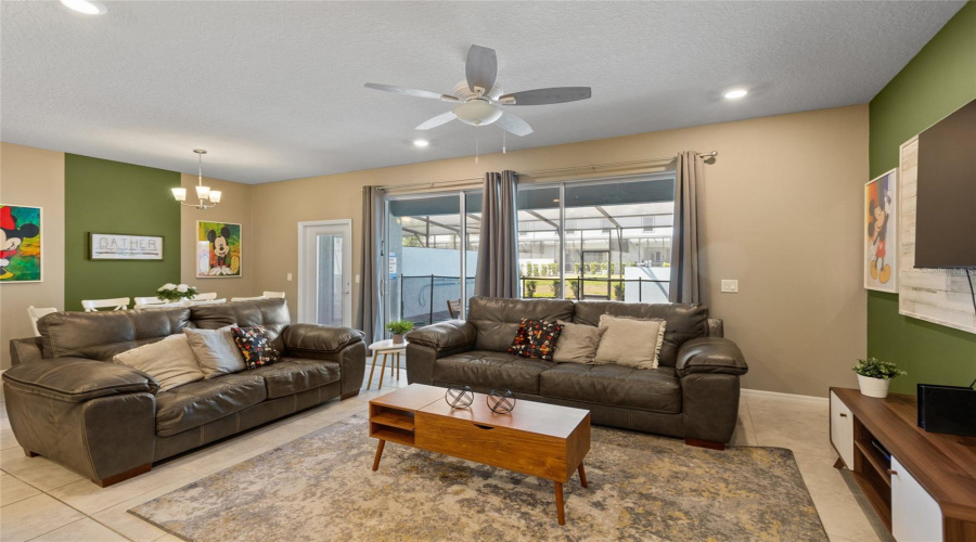 DAVENPORT, Florida 33837, 5 Bedrooms Bedrooms, ,4 BathroomsBathrooms,Residential,For Sale,OAKMOSS LOOP,0,MFRO6357256