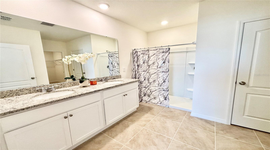 DAVENPORT, Florida 33837, 4 Bedrooms Bedrooms, ,2 BathroomsBathrooms,Residential,For Sale,GENTLE RAIN,0,MFRO6358411