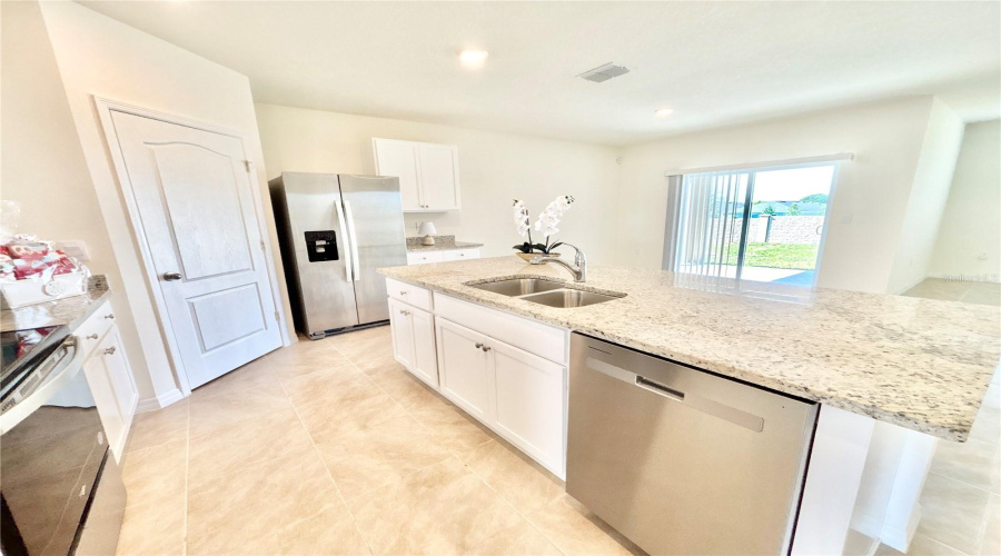 DAVENPORT, Florida 33837, 4 Bedrooms Bedrooms, ,2 BathroomsBathrooms,Residential,For Sale,GENTLE RAIN,0,MFRO6358411