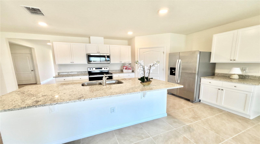 DAVENPORT, Florida 33837, 4 Bedrooms Bedrooms, ,2 BathroomsBathrooms,Residential,For Sale,GENTLE RAIN,0,MFRO6358411