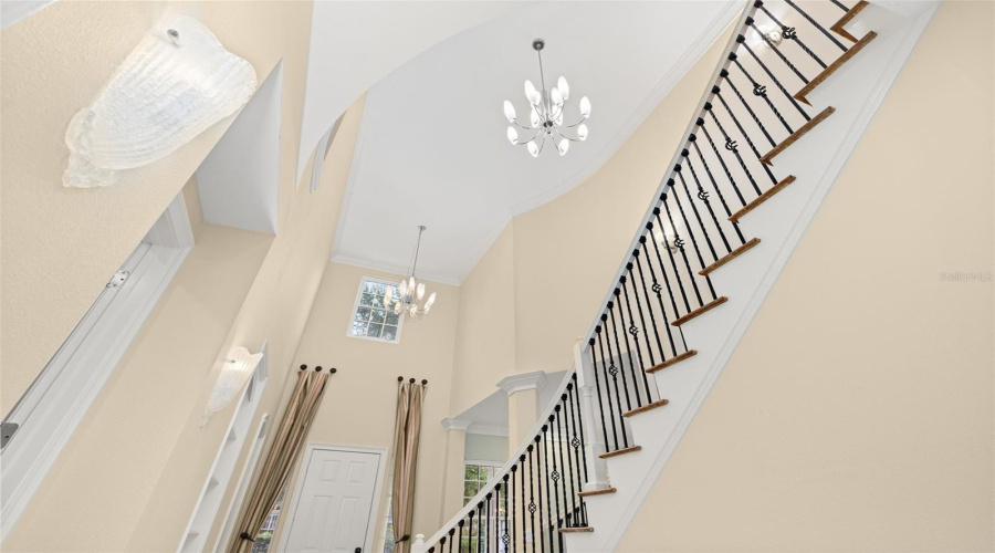 STUNNING VAULTED CEILINGS