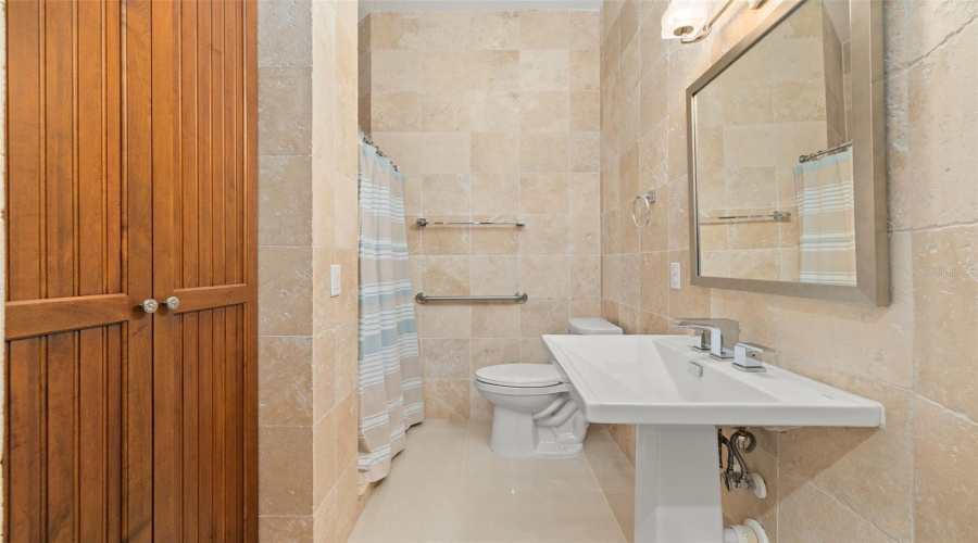 First Floor Ensuite - Bedroom #2