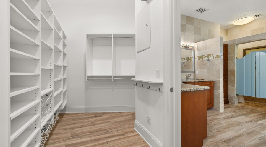 Primary Suite - Walk-in closet