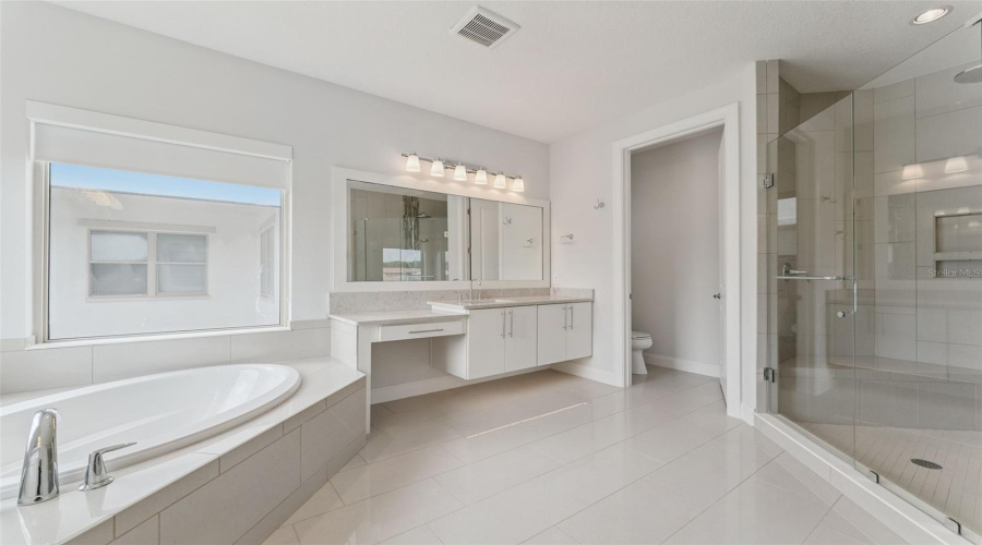 ORLANDO, Florida 32836, 5 Bedrooms Bedrooms, ,4 BathroomsBathrooms,Residential,For Sale,ROYAL CYPRESS,0,MFRV4949198