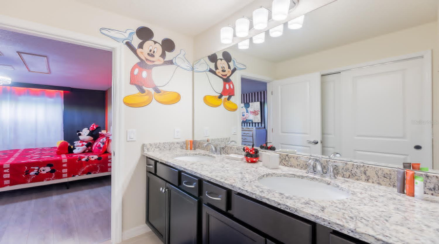 DAVENPORT, Florida 33897, 5 Bedrooms Bedrooms, ,4 BathroomsBathrooms,Residential,For Sale,LANA,0,MFRS5151388