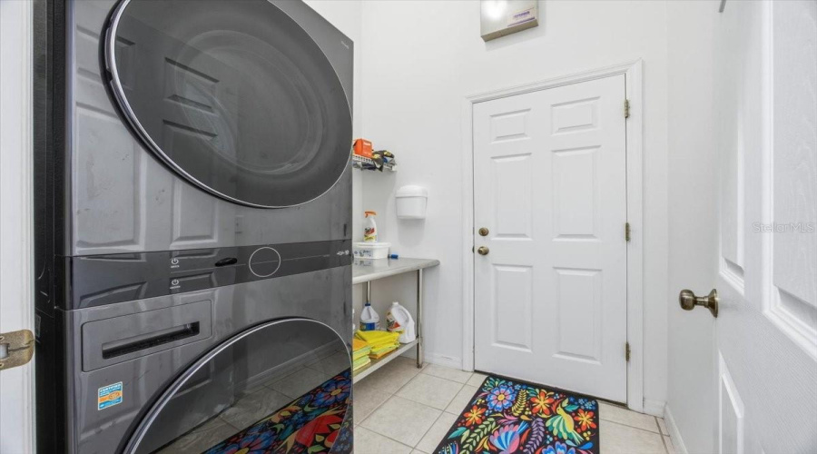 DAVENPORT, Florida 33897, 4 Bedrooms Bedrooms, ,3 BathroomsBathrooms,Residential,For Sale,LOCKBREEZE,0,MFRTB8516176