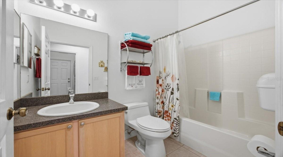 DAVENPORT, Florida 33897, 4 Bedrooms Bedrooms, ,3 BathroomsBathrooms,Residential,For Sale,LOCKBREEZE,0,MFRTB8516176