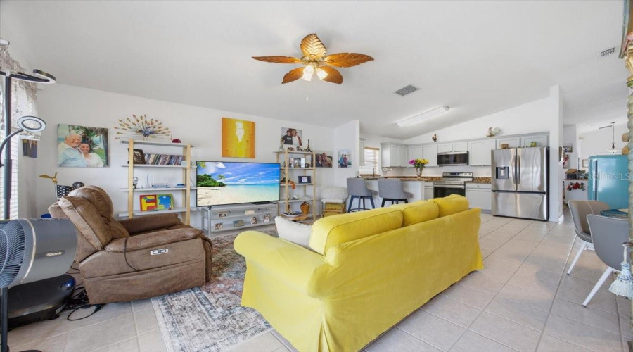 DAVENPORT, Florida 33897, 4 Bedrooms Bedrooms, ,3 BathroomsBathrooms,Residential,For Sale,LOCKBREEZE,0,MFRTB8516176