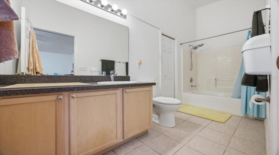 DAVENPORT, Florida 33897, 4 Bedrooms Bedrooms, ,3 BathroomsBathrooms,Residential,For Sale,LOCKBREEZE,0,MFRTB8516176