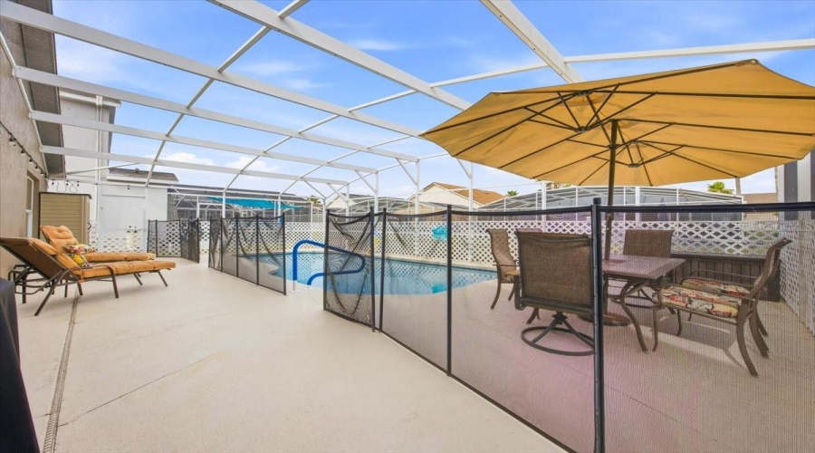 DAVENPORT, Florida 33897, 4 Bedrooms Bedrooms, ,3 BathroomsBathrooms,Residential,For Sale,LOCKBREEZE,0,MFRTB8516176