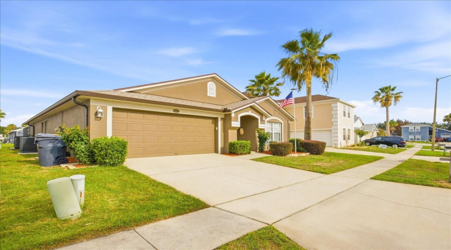 DAVENPORT, Florida 33897, 4 Bedrooms Bedrooms, ,3 BathroomsBathrooms,Residential,For Sale,LOCKBREEZE,0,MFRTB8516176