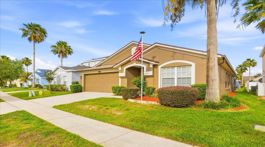 DAVENPORT, Florida 33897, 4 Bedrooms Bedrooms, ,3 BathroomsBathrooms,Residential,For Sale,LOCKBREEZE,0,MFRTB8516176