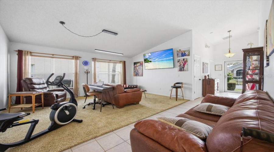 DAVENPORT, Florida 33897, 4 Bedrooms Bedrooms, ,3 BathroomsBathrooms,Residential,For Sale,LOCKBREEZE,0,MFRTB8516176