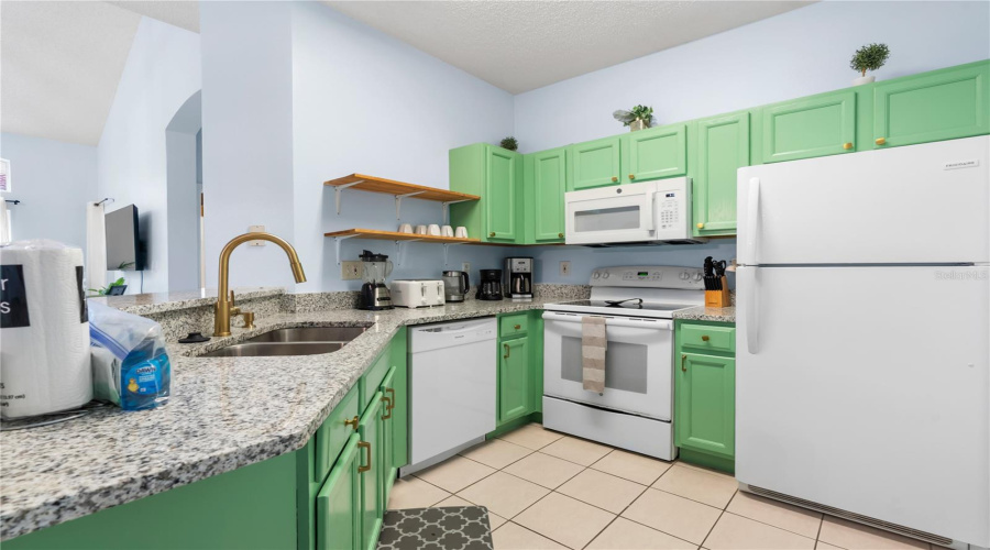 KISSIMMEE, Florida 34747, 4 Bedrooms Bedrooms, ,3 BathroomsBathrooms,Residential,For Sale,SUN KEY,0,MFRS5151298