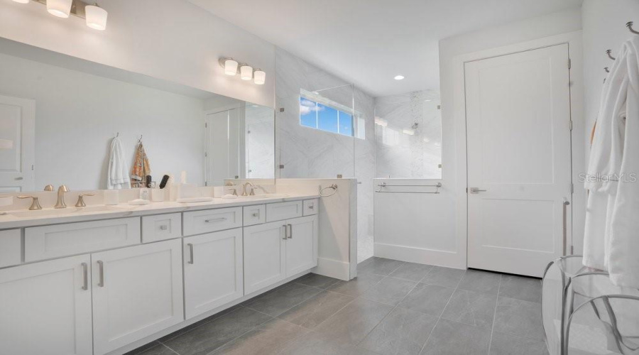 REUNION, Florida 34747, 5 Bedrooms Bedrooms, ,5 BathroomsBathrooms,Residential,For Sale,SPARKLING,0,MFRO6414491